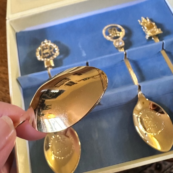 Collectible Diamond Jubilee Spoon Set - Picture 3 of 5